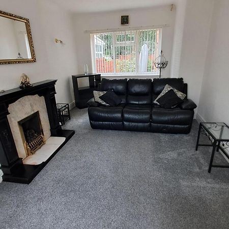 Dalton House - Three Bedroom Property Stretford Free Parking Near The Trafford Centre Manchester Exteriör bild