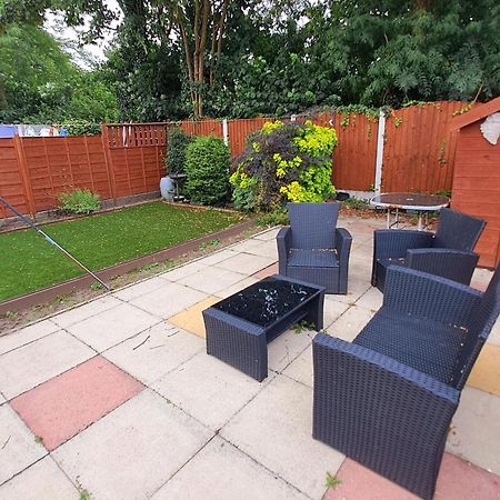 Dalton House - Three Bedroom Property Stretford Free Parking Near The Trafford Centre Manchester Exteriör bild