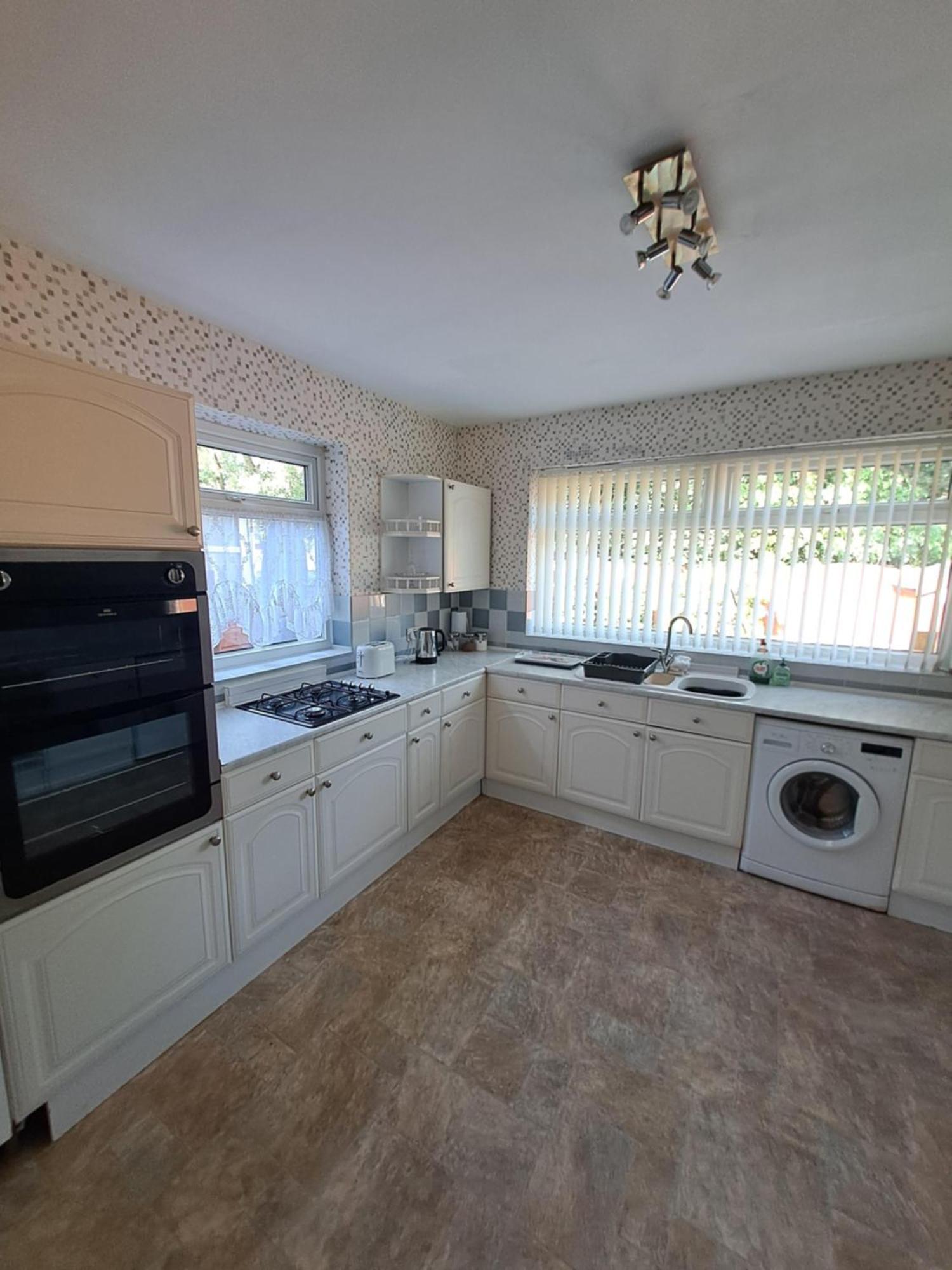 Dalton House - Three Bedroom Property Stretford Free Parking Near The Trafford Centre Manchester Exteriör bild
