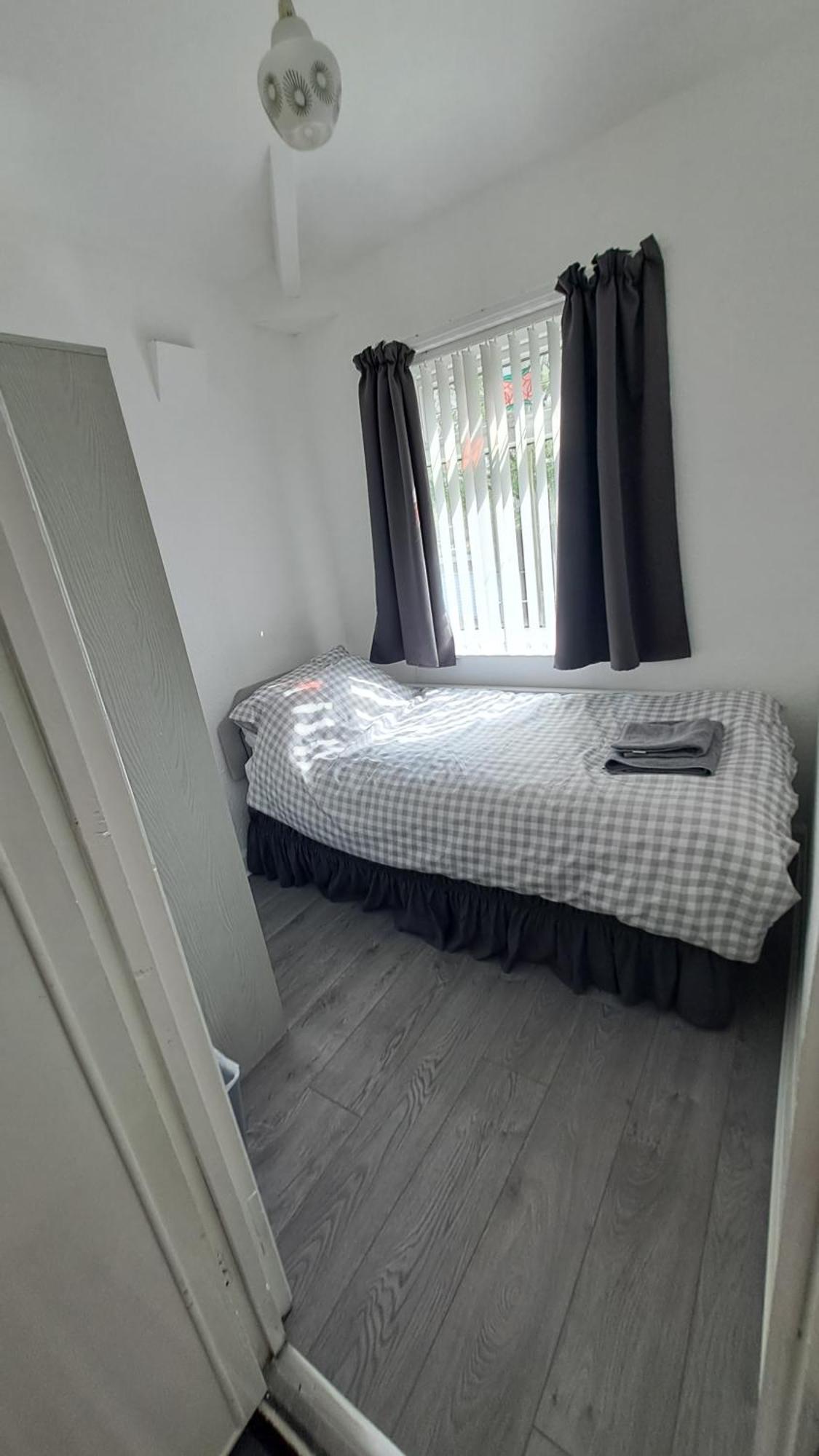Dalton House - Three Bedroom Property Stretford Free Parking Near The Trafford Centre Manchester Exteriör bild
